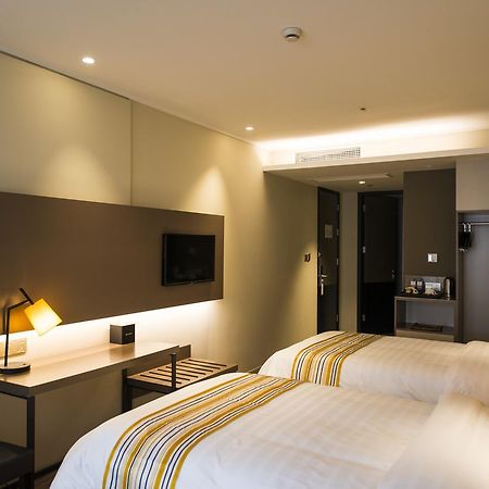Home Inn Plus Shanghai New International Expo Center Yushan Road Yuanshen Sports Eksteriør billede