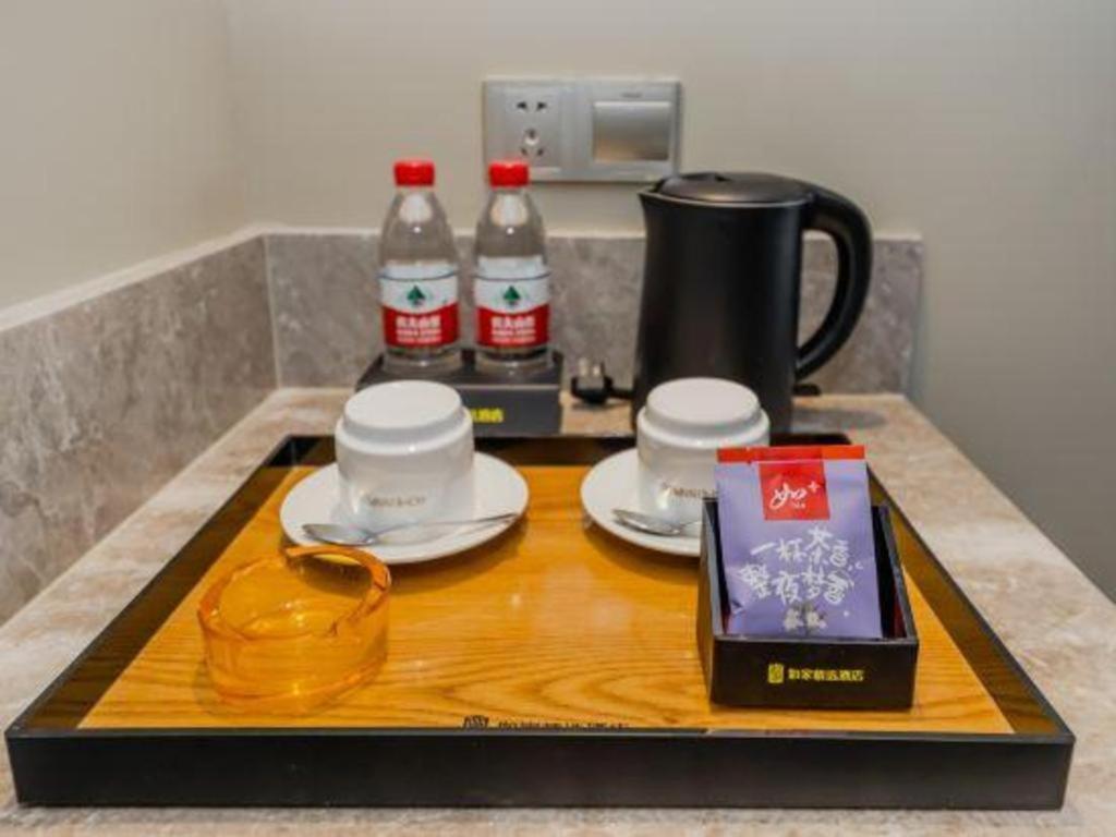 Home Inn Plus Shanghai New International Expo Center Yushan Road Yuanshen Sports Eksteriør billede